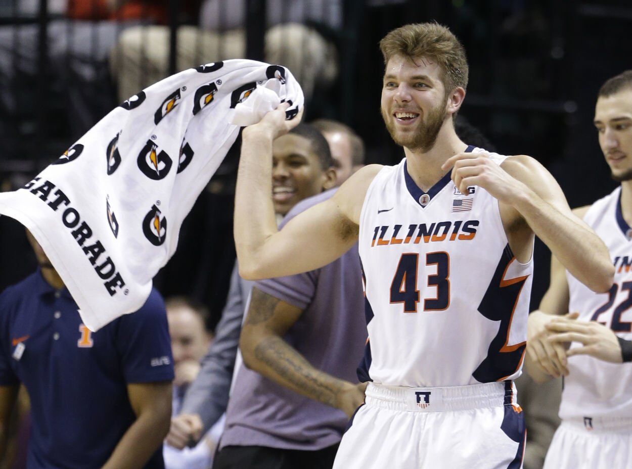 Illini 2016 unis2.jpg
